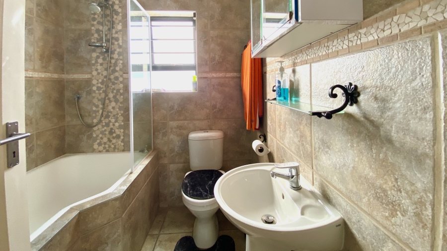 3 Bedroom Property for Sale in Britannia Bay Western Cape